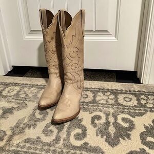 Belinda StretchFit Western Boot-size 8.5 women’s 
Color is called Bone.